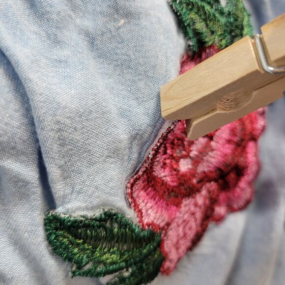 Style Envy Women Dress Size S Blue Chambray Off The Shoulder Floral Embroidered - Picture 5 of 9